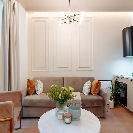 Story By Staylab Lägenhetshotell Warszawa